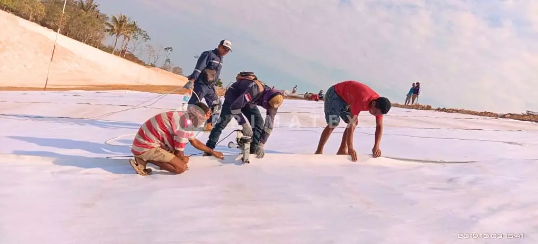 Harga Geotekstil untuk Proyek Tanggul_ Tips Menghemat Anggaran dengan Penawaran Terbaik (2)